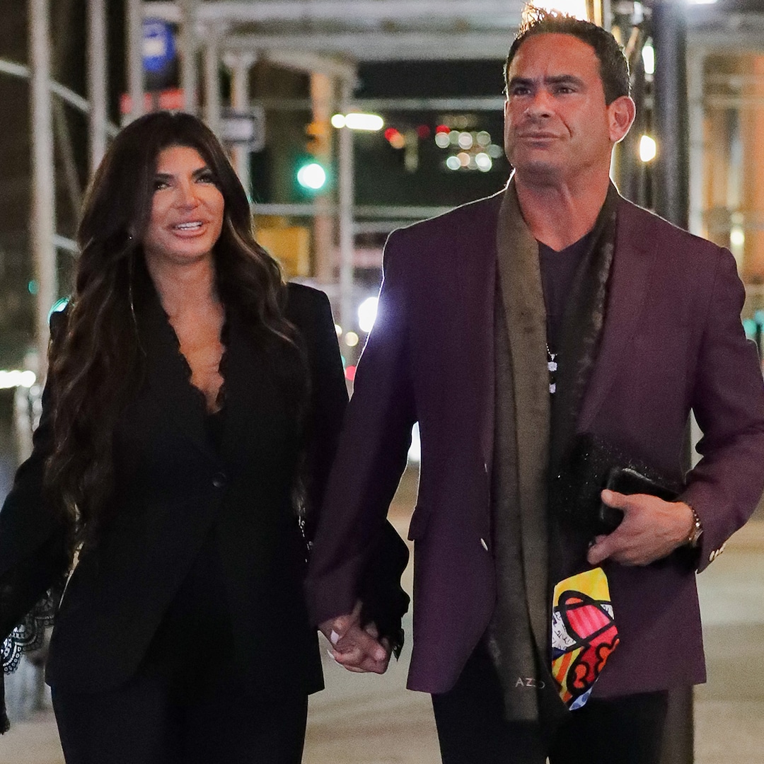 Teresa Giudice and Boyfriend Luis Reulas Show PDA During Date Night - E